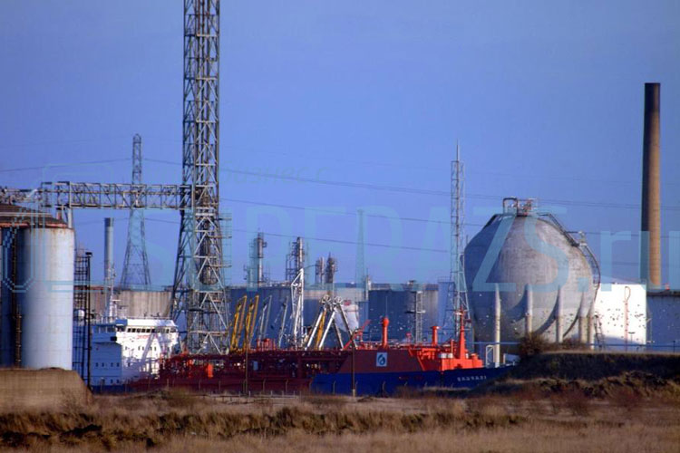 Нефтяная база на территории Ливии