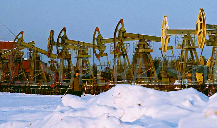 Добыча нефти на открытых месторождениях в России